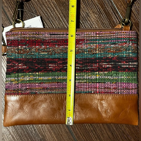 NWT serrv Crossbody, wristlet, shoulder bag. Three-in-one. - Picture 13 of 14